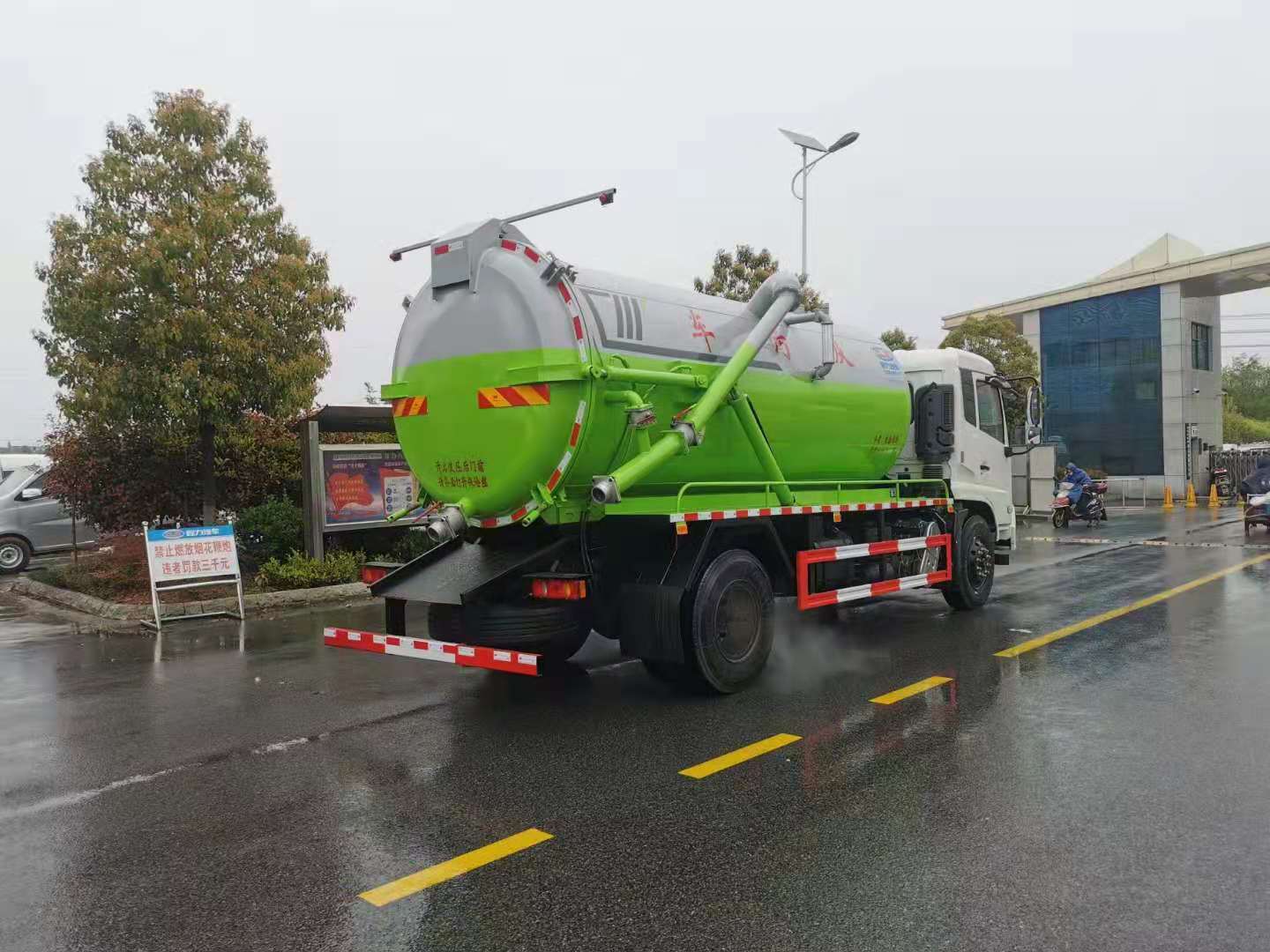國六東風天錦13.5方吸污車