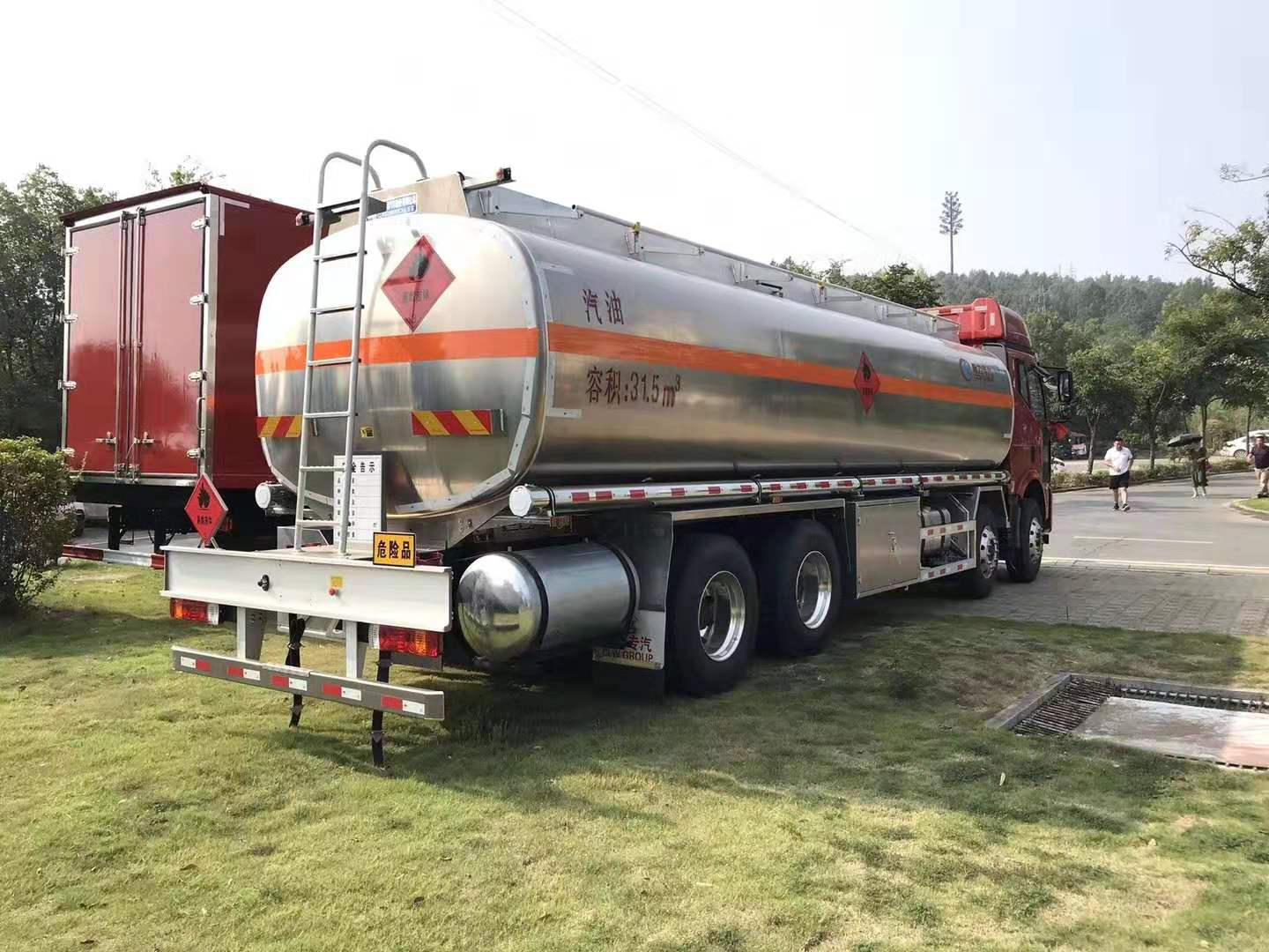 運(yùn)油車(chē)