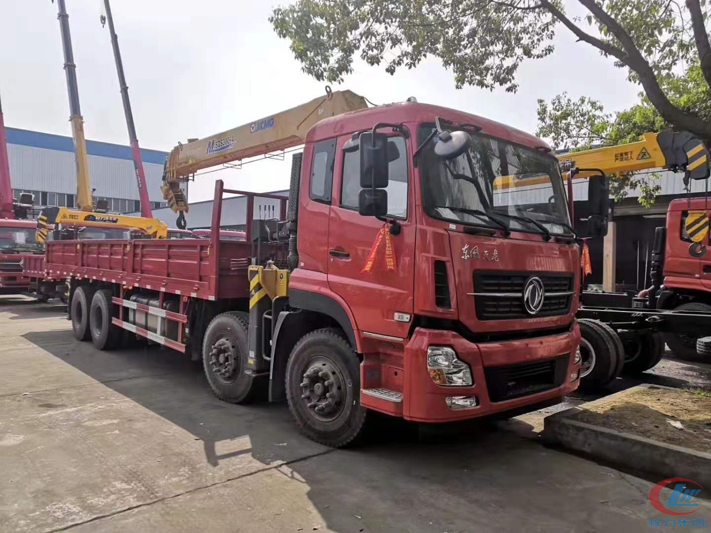程力東風(fēng)天龍前四后八隨車(chē)吊