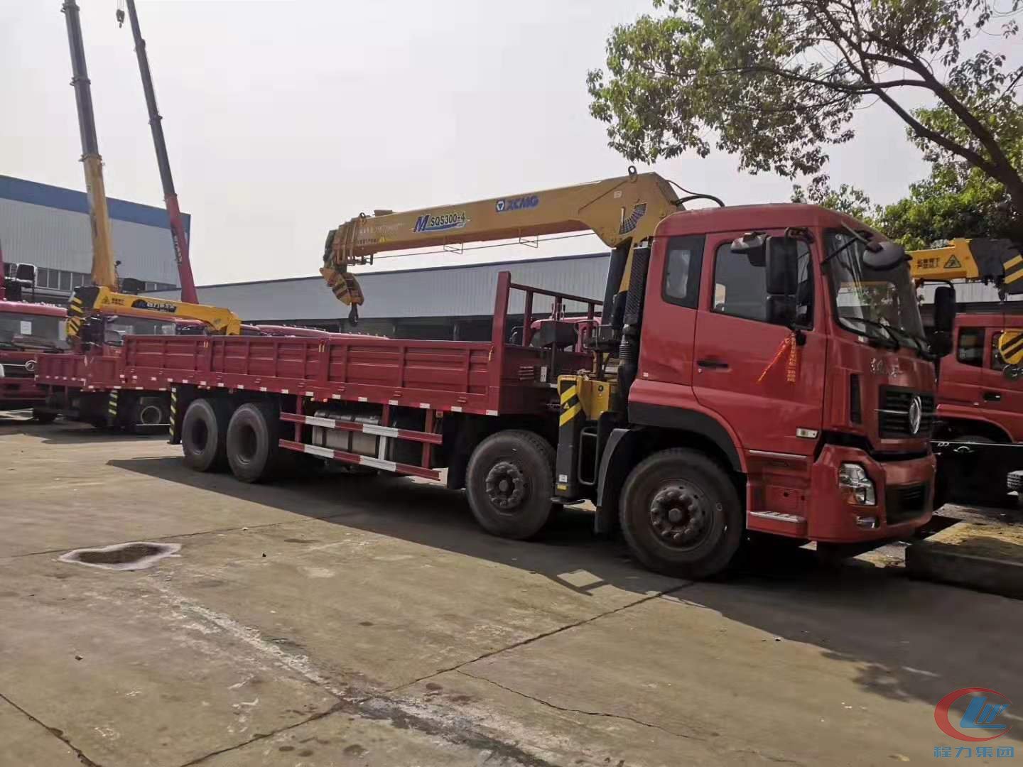 東風(fēng)天龍前四后八隨車(chē)吊