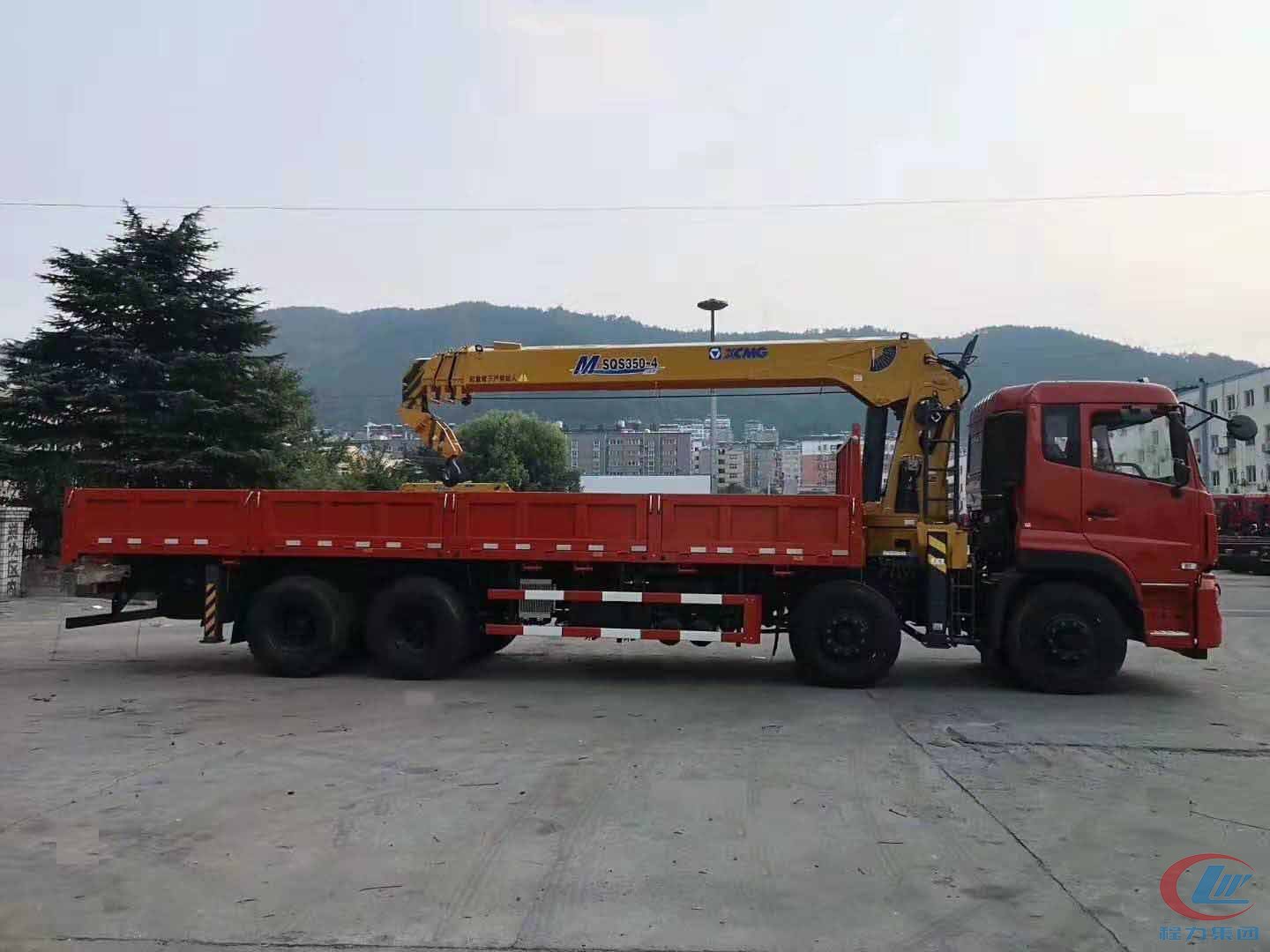 東風(fēng)天龍前四后八隨車(chē)吊