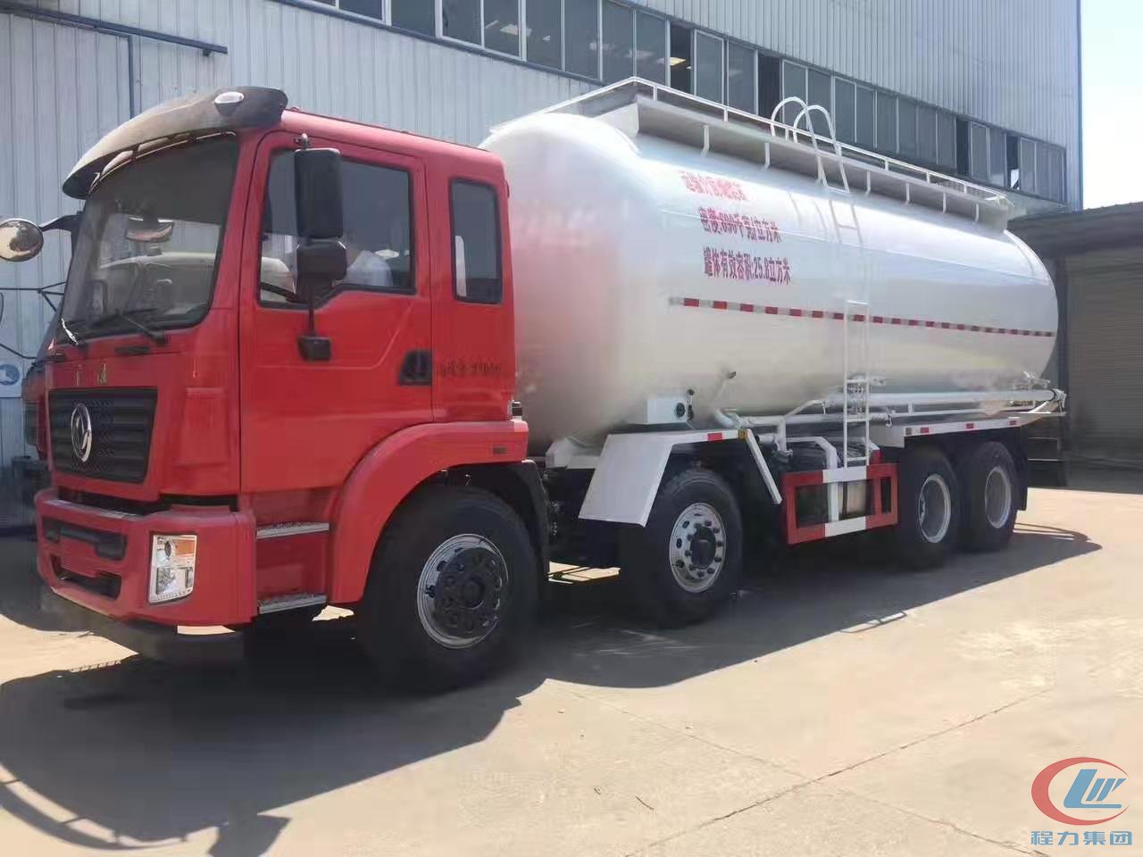 程力集團(tuán)東風(fēng)40方粉粒物料運輸車側(cè)面圖