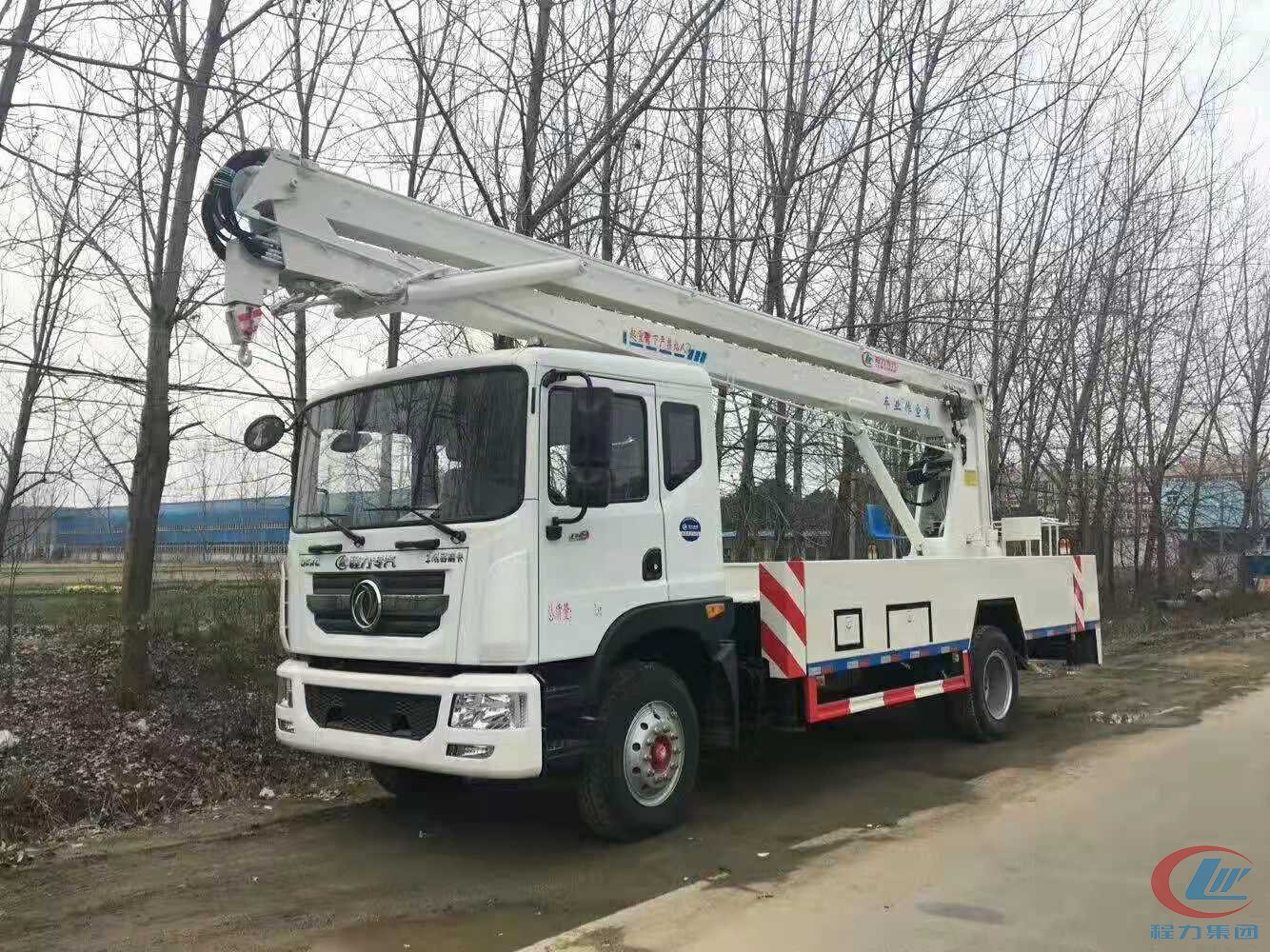 國五東風D9 22米高空作業車側面圖