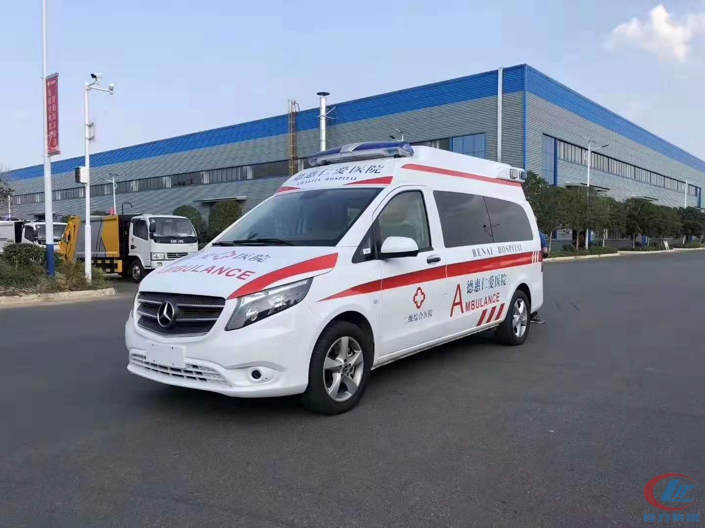 國(guó)五奔馳威霆救護(hù)車側(cè)面圖