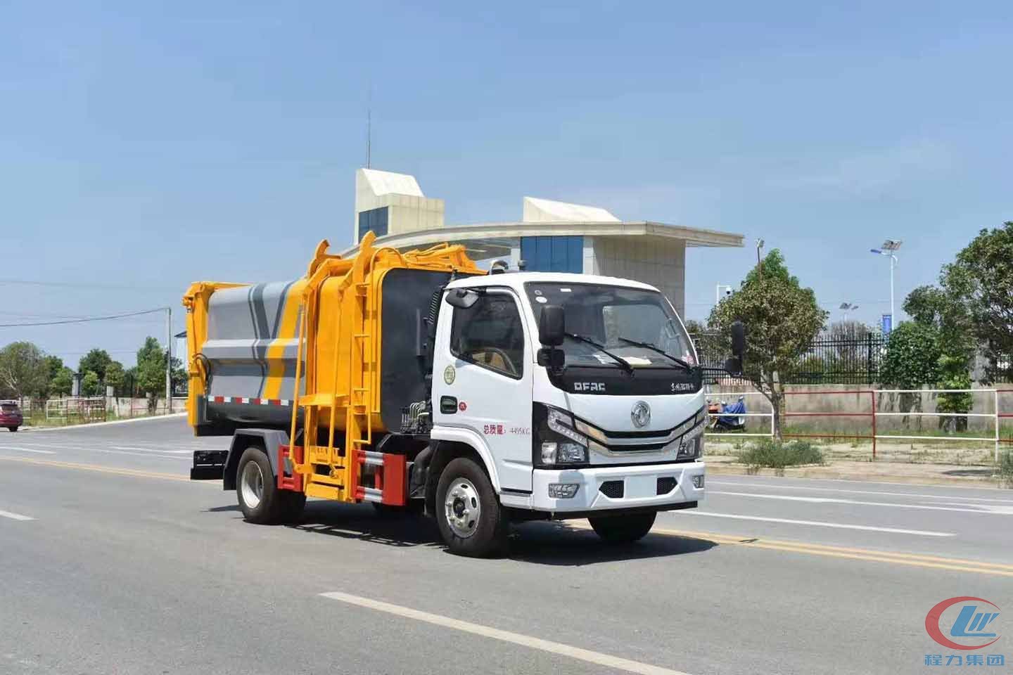 東風小多利卡側裝壓縮垃圾車